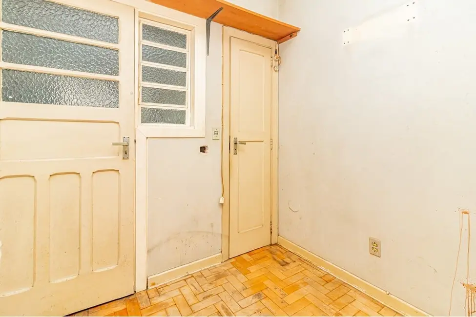 Apartamento com 3 quartos à venda, 149m2 em Centro Histórico, Porto Alegre - RS - imagem 8 Foto 8 de Apartamento com 3 quartos à venda, 149m2 em Centro Histórico, Porto Alegre - RS