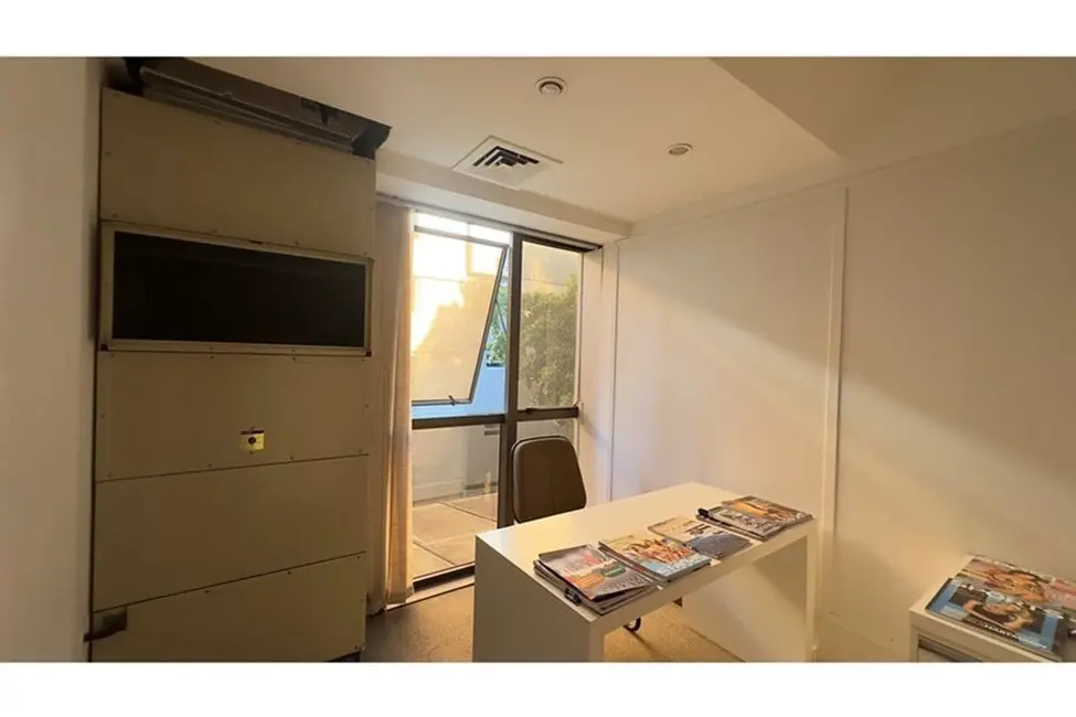 Foto 3 de Sala Comercial à venda, 45m2 em Petrópolis, Porto Alegre - RS