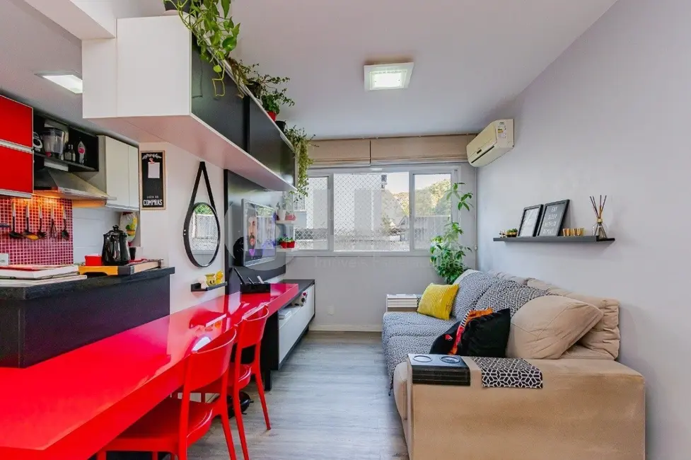 Apartamento com 2 quartos à venda, 58m2 em Passo da Areia, Porto Alegre - RS - imagem 2 Foto 2 de Apartamento com 2 quartos à venda, 58m2 em Passo da Areia, Porto Alegre - RS