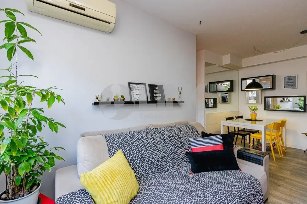 Apartamento com 2 quartos à venda, 58m2 em Passo da Areia, Porto Alegre - RS - imagem 9 Foto 9 de Apartamento com 2 quartos à venda, 58m2 em Passo da Areia, Porto Alegre - RS