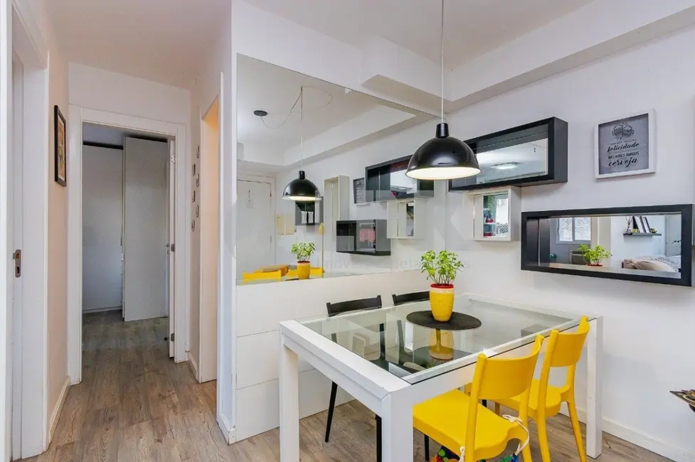 Apartamento com 2 quartos à venda, 58m2 em Passo da Areia, Porto Alegre - RS - imagem 6 Foto 6 de Apartamento com 2 quartos à venda, 58m2 em Passo da Areia, Porto Alegre - RS