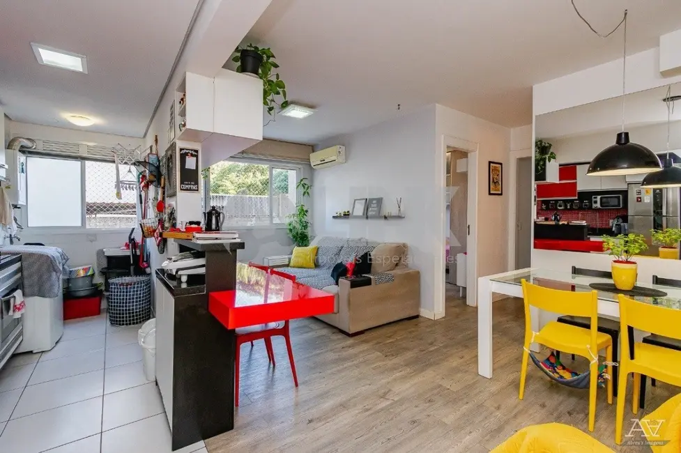 Apartamento com 2 quartos à venda, 58m2 em Passo da Areia, Porto Alegre - RS - imagem 1 Foto 1 de Apartamento com 2 quartos à venda, 58m2 em Passo da Areia, Porto Alegre - RS