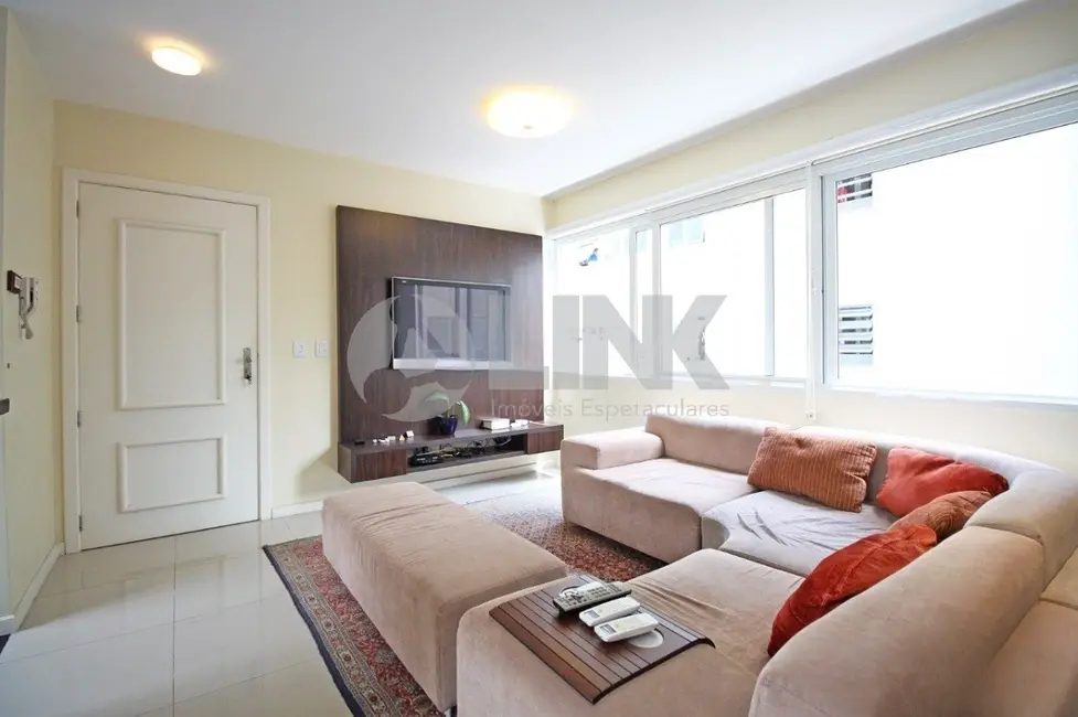 Apartamento com 2 quartos à venda, 72m2 em Auxiliadora, Porto Alegre - RS - imagem 4 Foto 4 de Apartamento com 2 quartos à venda, 72m2 em Auxiliadora, Porto Alegre - RS