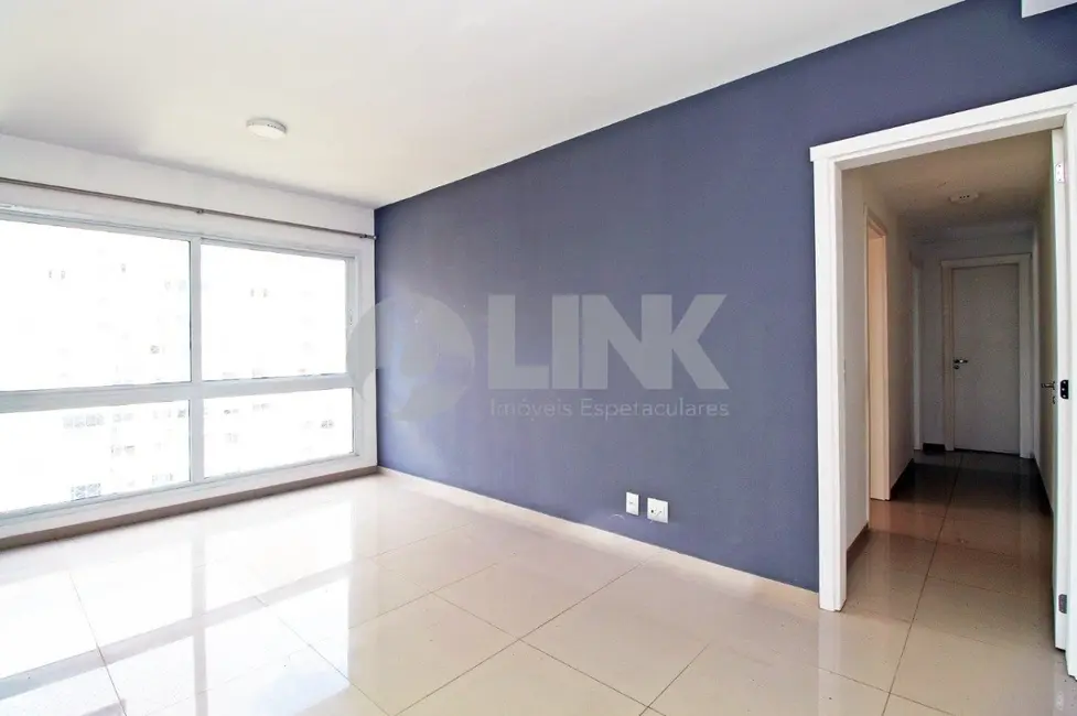 Foto 2 de Apartamento com 2 quartos à venda, 69m2 em Passo da Areia, Porto Alegre - RS