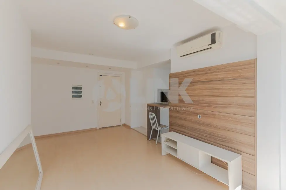 Apartamento com 2 quartos à venda, 62m2 em Passo da Areia, Porto Alegre - RS - imagem 3 Foto 3 de Apartamento com 2 quartos à venda, 62m2 em Passo da Areia, Porto Alegre - RS