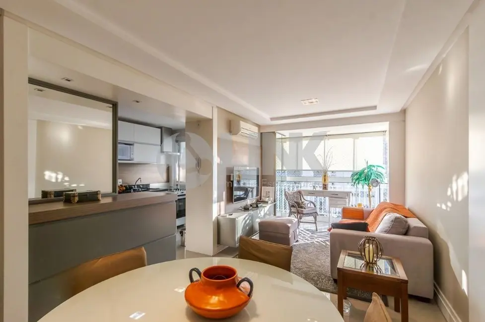 Foto 6 de Apartamento com 2 quartos à venda, 68m2 em Passo da Areia, Porto Alegre - RS