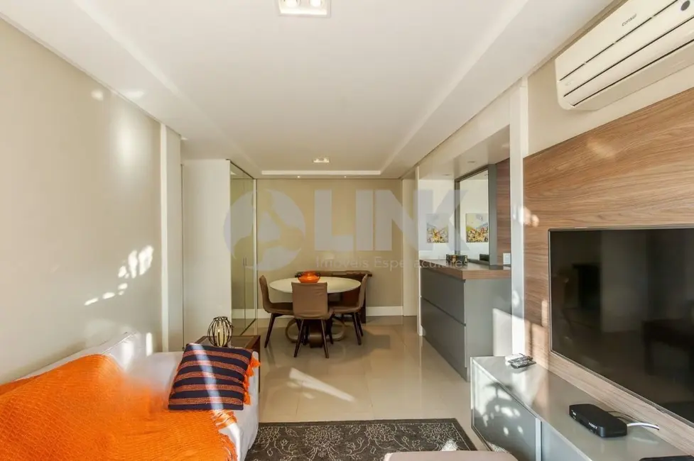 Foto 7 de Apartamento com 2 quartos à venda, 68m2 em Passo da Areia, Porto Alegre - RS