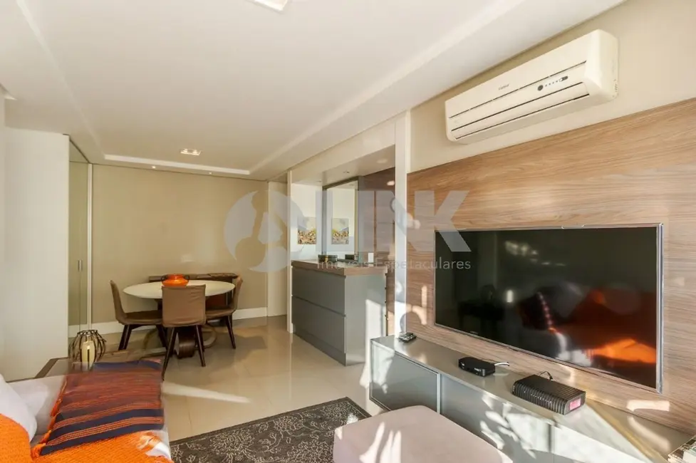 Foto 9 de Apartamento com 2 quartos à venda, 68m2 em Passo da Areia, Porto Alegre - RS