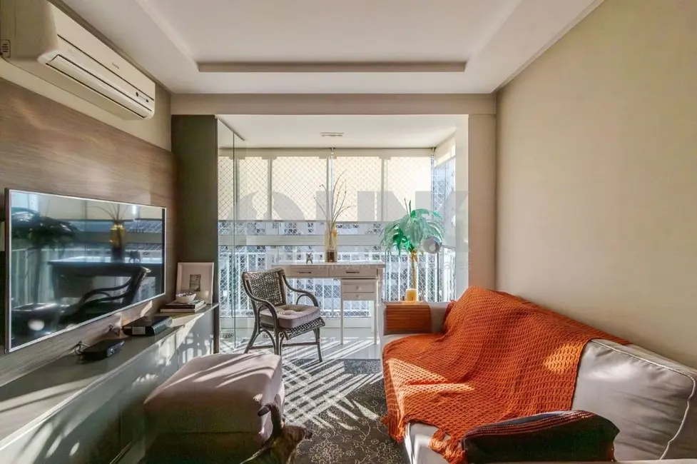 Foto 3 de Apartamento com 2 quartos à venda, 68m2 em Passo da Areia, Porto Alegre - RS