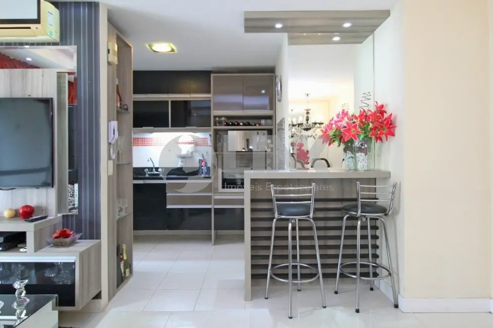 Foto 7 de Apartamento com 2 quartos à venda, 62m2 em Passo da Areia, Porto Alegre - RS