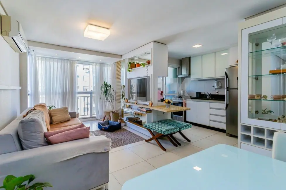 Apartamento com 2 quartos à venda, 68m2 em Passo da Areia, Porto Alegre - RS - imagem 3 Foto 3 de Apartamento com 2 quartos à venda, 68m2 em Passo da Areia, Porto Alegre - RS