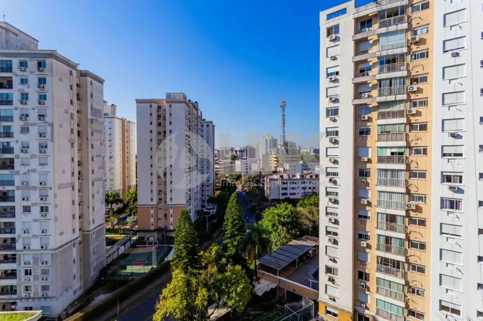 Apartamento com 2 quartos à venda, 68m2 em Passo da Areia, Porto Alegre - RS - imagem 4 Foto 4 de Apartamento com 2 quartos à venda, 68m2 em Passo da Areia, Porto Alegre - RS
