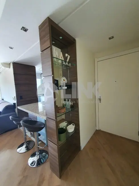 Apartamento com 2 quartos à venda, 68m2 em Passo da Areia, Porto Alegre - RS - imagem 8 Foto 8 de Apartamento com 2 quartos à venda, 68m2 em Passo da Areia, Porto Alegre - RS