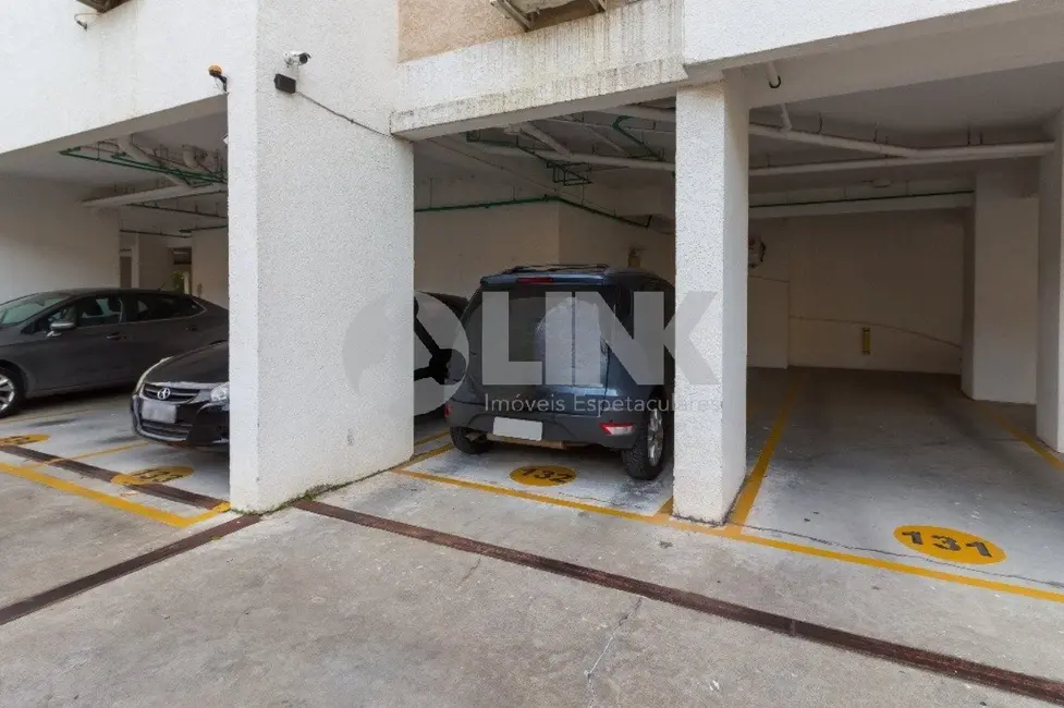 Foto 9 de Apartamento com 3 quartos à venda, 85m2 em Passo da Areia, Porto Alegre - RS