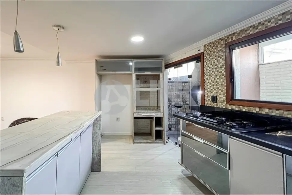Casa com 2 quartos à venda, 69m2 em Nossa Senhora das Graças, Canoas - RS - imagem 7 Foto 7 de Casa com 2 quartos à venda, 69m2 em Nossa Senhora das Graças, Canoas - RS