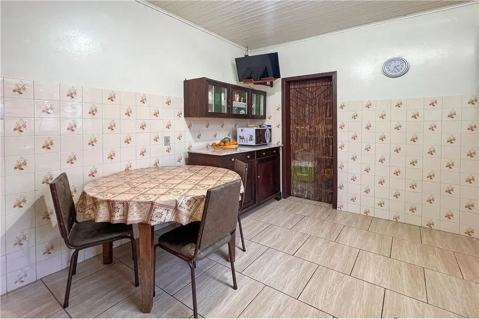 Casa com 3 quartos à venda, 270m2 em Marechal Rondon, Canoas - RS - imagem 5 Foto 5 de Casa com 3 quartos à venda, 270m2 em Marechal Rondon, Canoas - RS