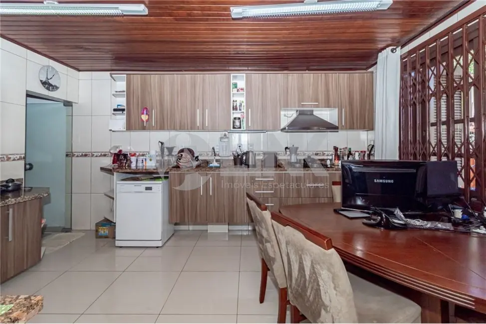 Casa com 3 quartos à venda, 180m2 em Parque Santa Fé, Porto Alegre - RS - imagem 9 Foto 9 de Casa com 3 quartos à venda, 180m2 em Parque Santa Fé, Porto Alegre - RS