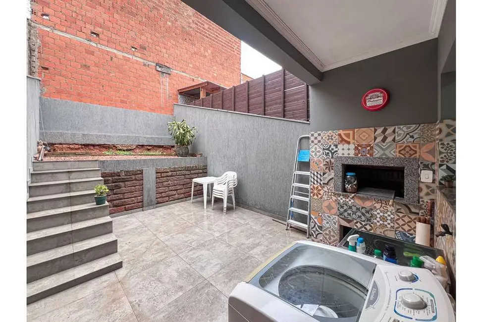 Casa com 2 quartos à venda, 108m2 em São José, Canoas - RS - imagem 2 Foto 2 de Casa com 2 quartos à venda, 108m2 em São José, Canoas - RS