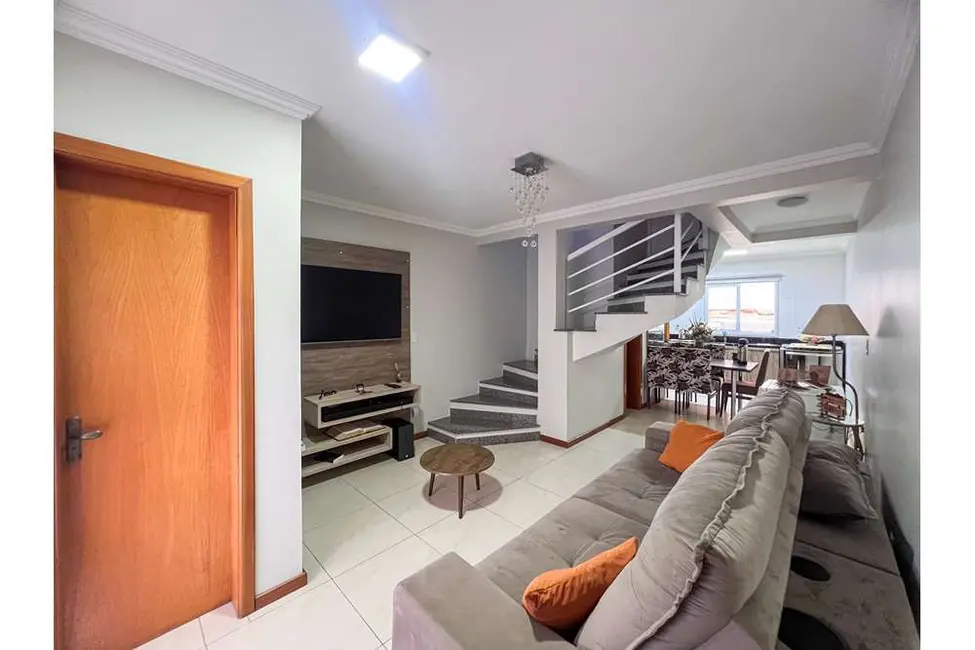 Casa com 2 quartos à venda, 108m2 em São José, Canoas - RS - imagem 1 Foto 1 de Casa com 2 quartos à venda, 108m2 em São José, Canoas - RS