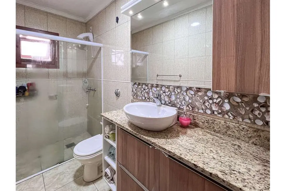 Casa com 3 quartos à venda, 183m2 em Nossa Senhora das Graças, Canoas - RS - imagem 4 Foto 4 de Casa com 3 quartos à venda, 183m2 em Nossa Senhora das Graças, Canoas - RS