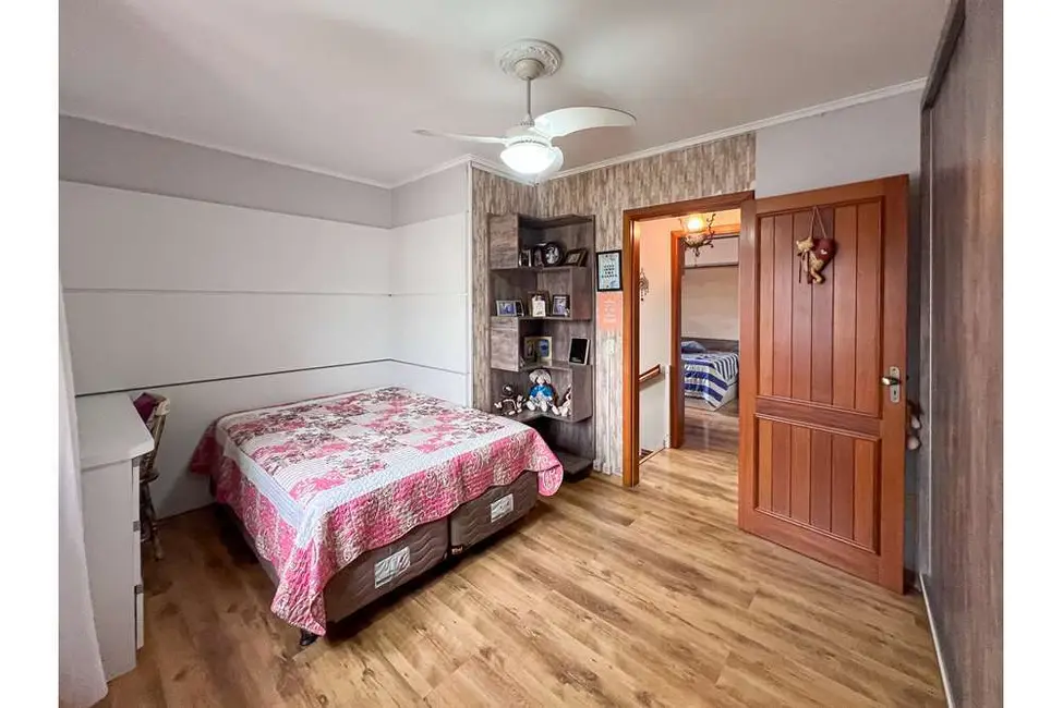 Casa com 3 quartos à venda, 183m2 em Nossa Senhora das Graças, Canoas - RS - imagem 8 Foto 8 de Casa com 3 quartos à venda, 183m2 em Nossa Senhora das Graças, Canoas - RS