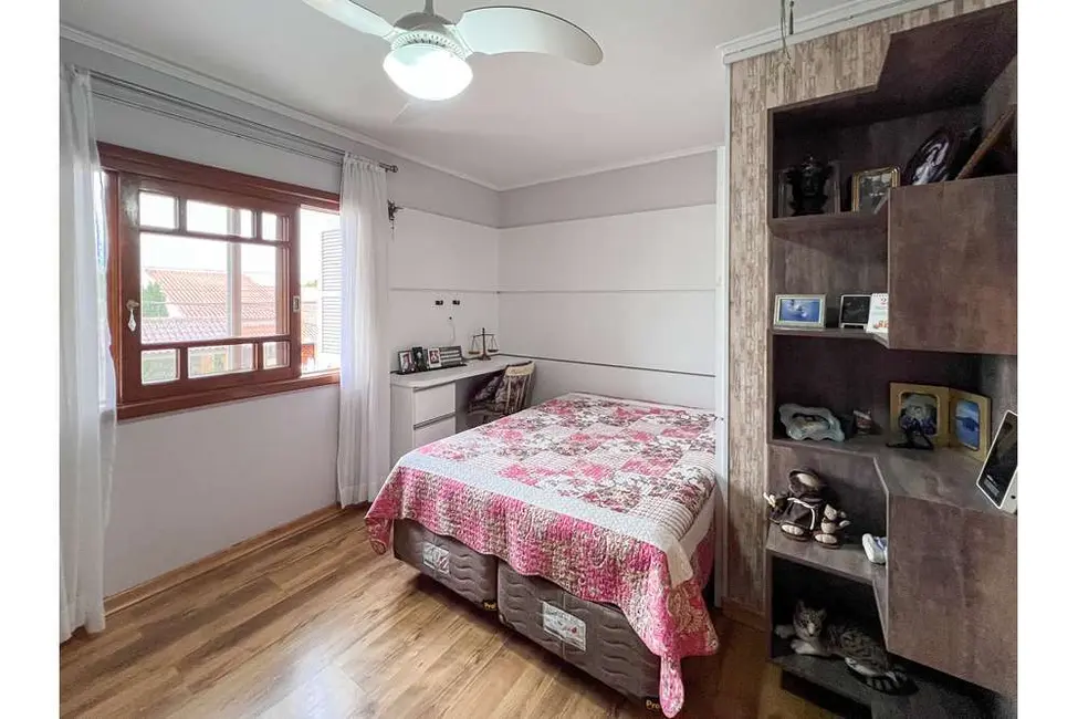 Casa com 3 quartos à venda, 183m2 em Nossa Senhora das Graças, Canoas - RS - imagem 6 Foto 6 de Casa com 3 quartos à venda, 183m2 em Nossa Senhora das Graças, Canoas - RS