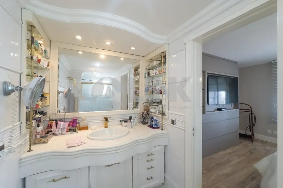 Apartamento com 3 quartos à venda, 245m2 em Bela Vista, Porto Alegre - RS - imagem 9 Foto 9 de Apartamento com 3 quartos à venda, 245m2 em Bela Vista, Porto Alegre - RS