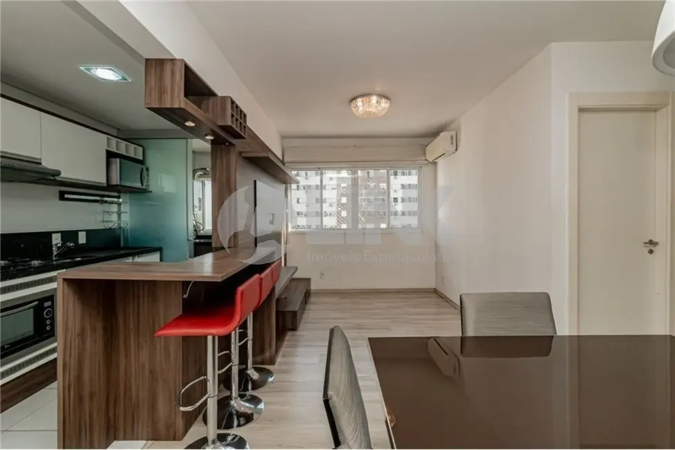 Apartamento com 2 quartos à venda, 58m2 em Passo da Areia, Porto Alegre - RS - imagem 2 Foto 2 de Apartamento com 2 quartos à venda, 58m2 em Passo da Areia, Porto Alegre - RS
