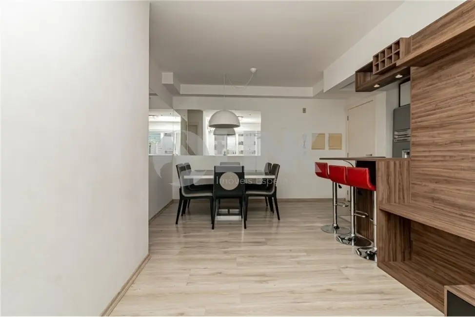 Apartamento com 2 quartos à venda, 58m2 em Passo da Areia, Porto Alegre - RS - imagem 5 Foto 5 de Apartamento com 2 quartos à venda, 58m2 em Passo da Areia, Porto Alegre - RS
