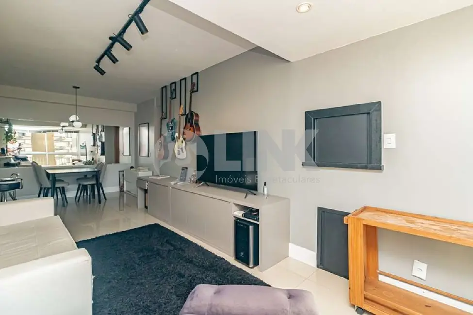 Apartamento com 2 quartos à venda, 70m2 em Passo da Areia, Porto Alegre - RS - imagem 5 Foto 5 de Apartamento com 2 quartos à venda, 70m2 em Passo da Areia, Porto Alegre - RS