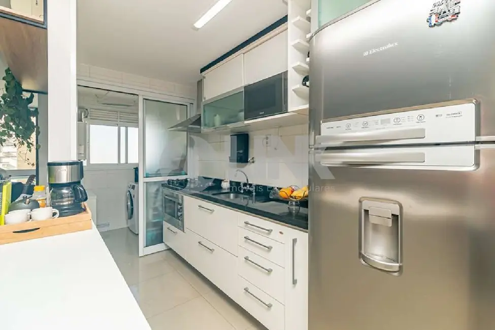Apartamento com 2 quartos à venda, 70m2 em Passo da Areia, Porto Alegre - RS - imagem 8 Foto 8 de Apartamento com 2 quartos à venda, 70m2 em Passo da Areia, Porto Alegre - RS