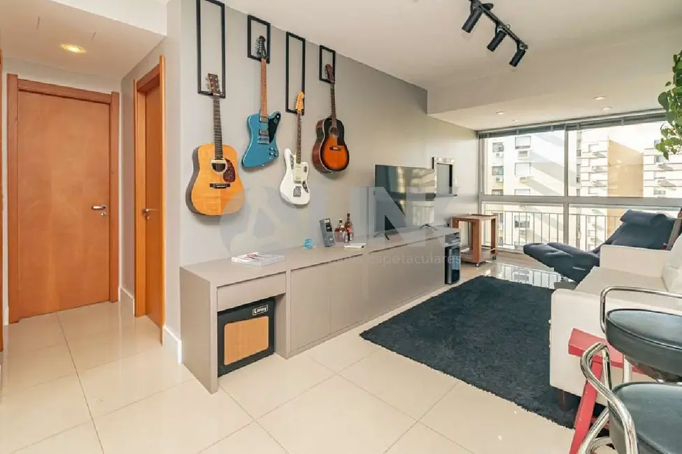 Apartamento com 2 quartos à venda, 70m2 em Passo da Areia, Porto Alegre - RS - imagem 2 Foto 2 de Apartamento com 2 quartos à venda, 70m2 em Passo da Areia, Porto Alegre - RS