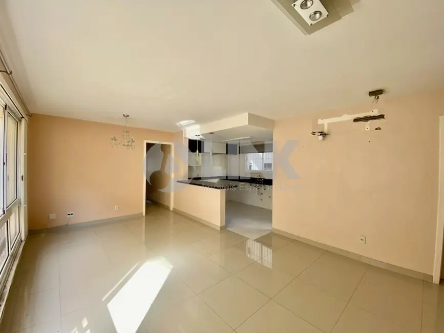 Apartamento com 3 quartos à venda, 91m2 em Menino Deus, Porto Alegre - RS - imagem 7 Foto 7 de Apartamento com 3 quartos à venda, 91m2 em Menino Deus, Porto Alegre - RS