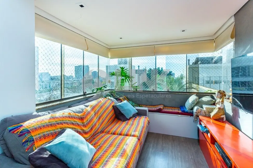 Apartamento com 2 quartos à venda, 89m2 em Moinhos de Vento, Porto Alegre - RS - imagem 3 Foto 3 de Apartamento com 2 quartos à venda, 89m2 em Moinhos de Vento, Porto Alegre - RS