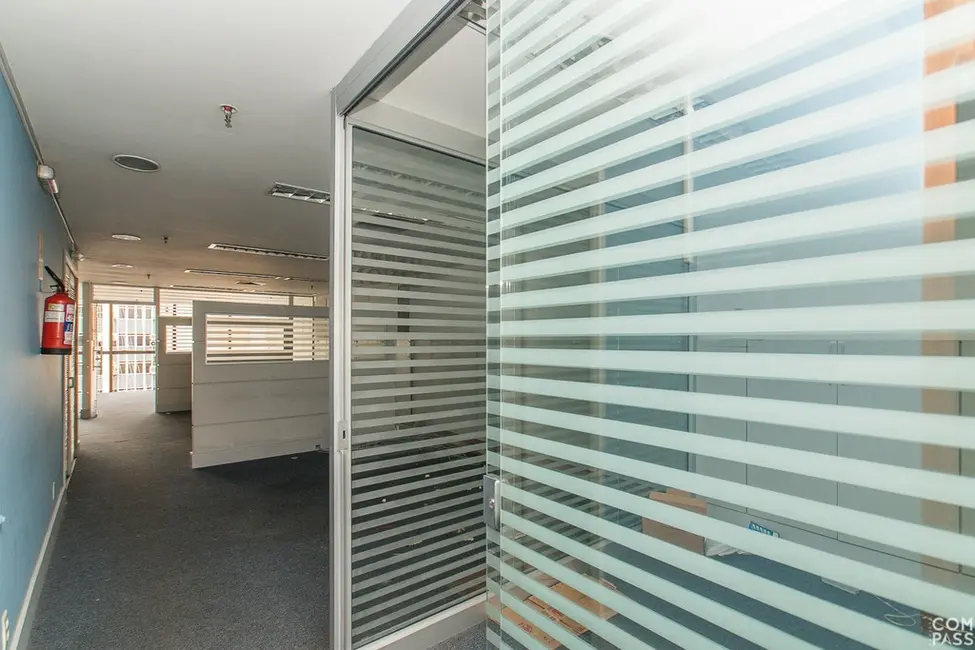 Sala Comercial à venda, 134m2 em Centro Histórico, Porto Alegre - RS - imagem 9 Foto 9 de Sala Comercial à venda, 134m2 em Centro Histórico, Porto Alegre - RS