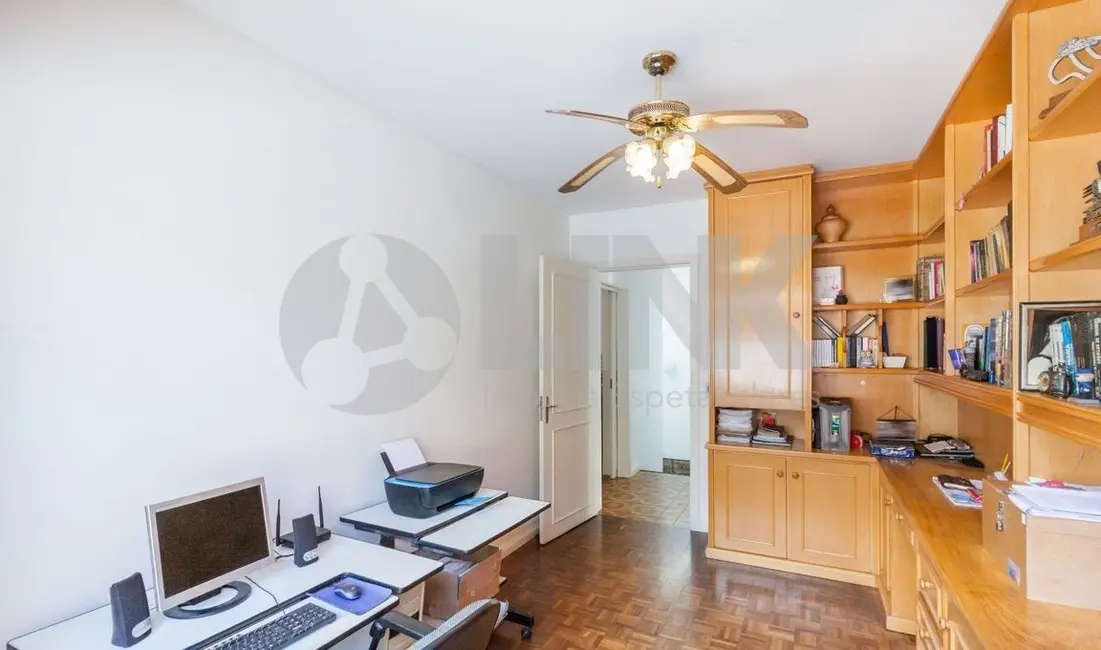 Casa com 3 quartos à venda, 327m2 em Chácara das Pedras, Porto Alegre - RS - imagem 9 Foto 9 de Casa com 3 quartos à venda, 327m2 em Chácara das Pedras, Porto Alegre - RS