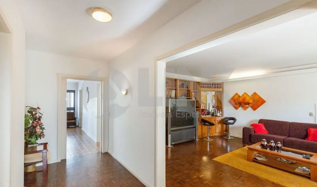 Casa com 3 quartos à venda, 327m2 em Chácara das Pedras, Porto Alegre - RS - imagem 4 Foto 4 de Casa com 3 quartos à venda, 327m2 em Chácara das Pedras, Porto Alegre - RS