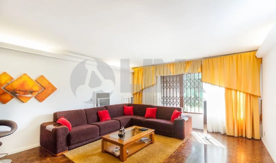 Foto 2 de Casa com 3 quartos à venda, 327m2 em Chácara das Pedras, Porto Alegre - RS