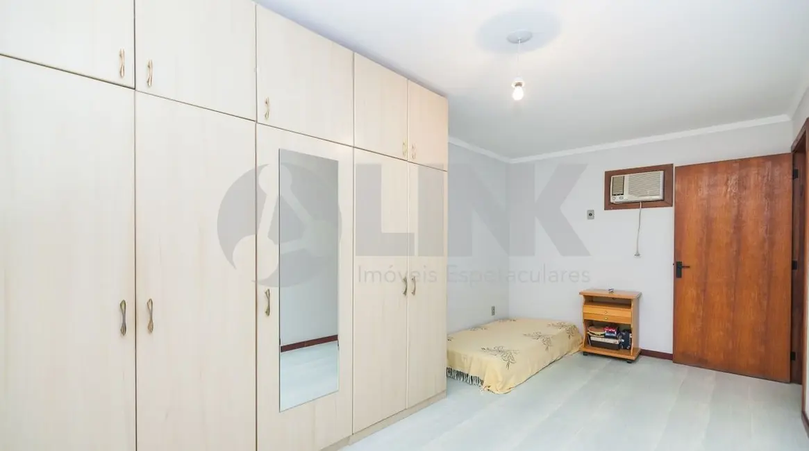 Casa com 5 quartos à venda, 268m2 em Higienópolis, Porto Alegre - RS - imagem 9 Foto 9 de Casa com 5 quartos à venda, 268m2 em Higienópolis, Porto Alegre - RS