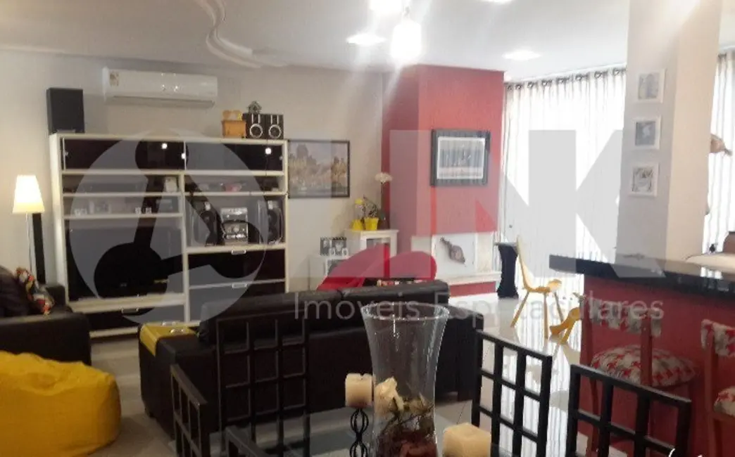 Casa de Condomínio com 3 quartos à venda, 223m2 em Porto Alegre - RS - imagem 6 Foto 6 de Casa de Condomínio com 3 quartos à venda, 223m2 em Porto Alegre - RS