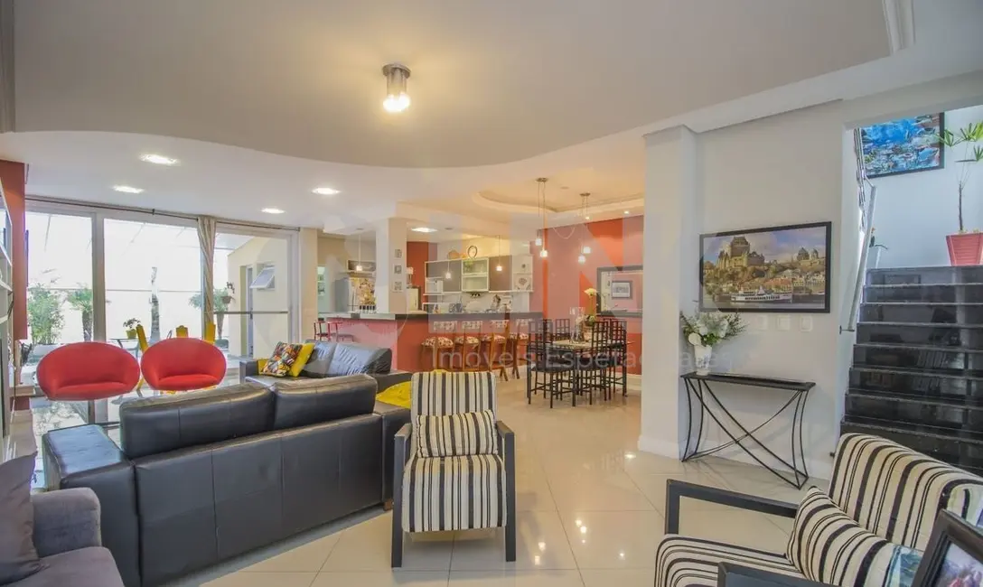 Casa de Condomínio com 3 quartos à venda, 223m2 em Porto Alegre - RS - imagem 3 Foto 3 de Casa de Condomínio com 3 quartos à venda, 223m2 em Porto Alegre - RS