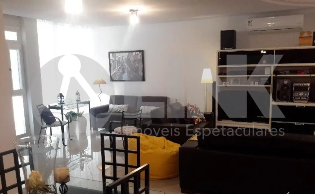 Casa de Condomínio com 3 quartos à venda, 223m2 em Porto Alegre - RS - imagem 7 Foto 7 de Casa de Condomínio com 3 quartos à venda, 223m2 em Porto Alegre - RS