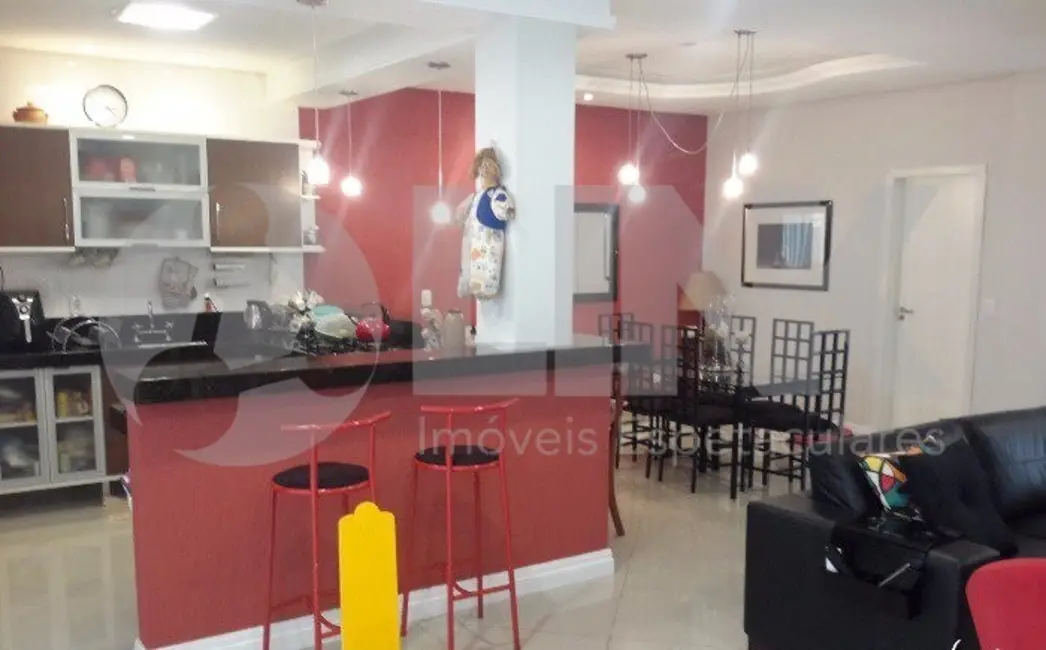 Casa de Condomínio com 3 quartos à venda, 223m2 em Porto Alegre - RS - imagem 9 Foto 9 de Casa de Condomínio com 3 quartos à venda, 223m2 em Porto Alegre - RS