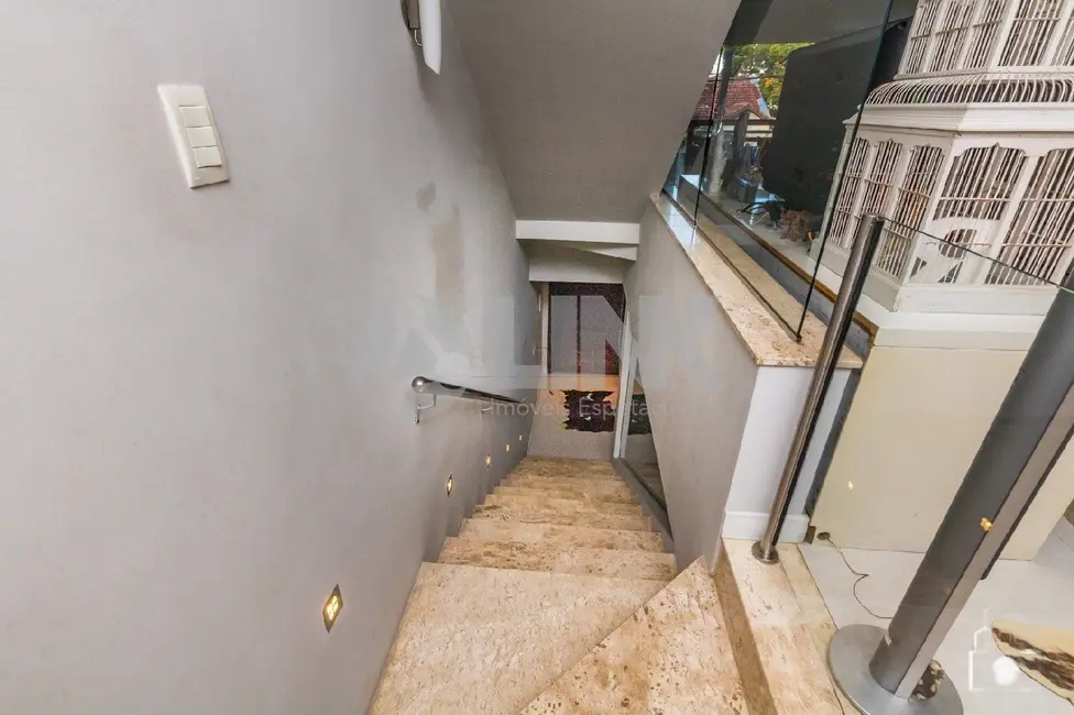 Casa com 3 quartos à venda, 280m2 em Jardim Lindóia, Porto Alegre - RS - imagem 6 Foto 6 de Casa com 3 quartos à venda, 280m2 em Jardim Lindóia, Porto Alegre - RS