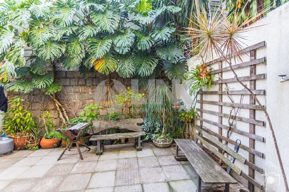 Casa com 3 quartos à venda, 280m2 em Jardim Lindóia, Porto Alegre - RS - imagem 7 Foto 7 de Casa com 3 quartos à venda, 280m2 em Jardim Lindóia, Porto Alegre - RS