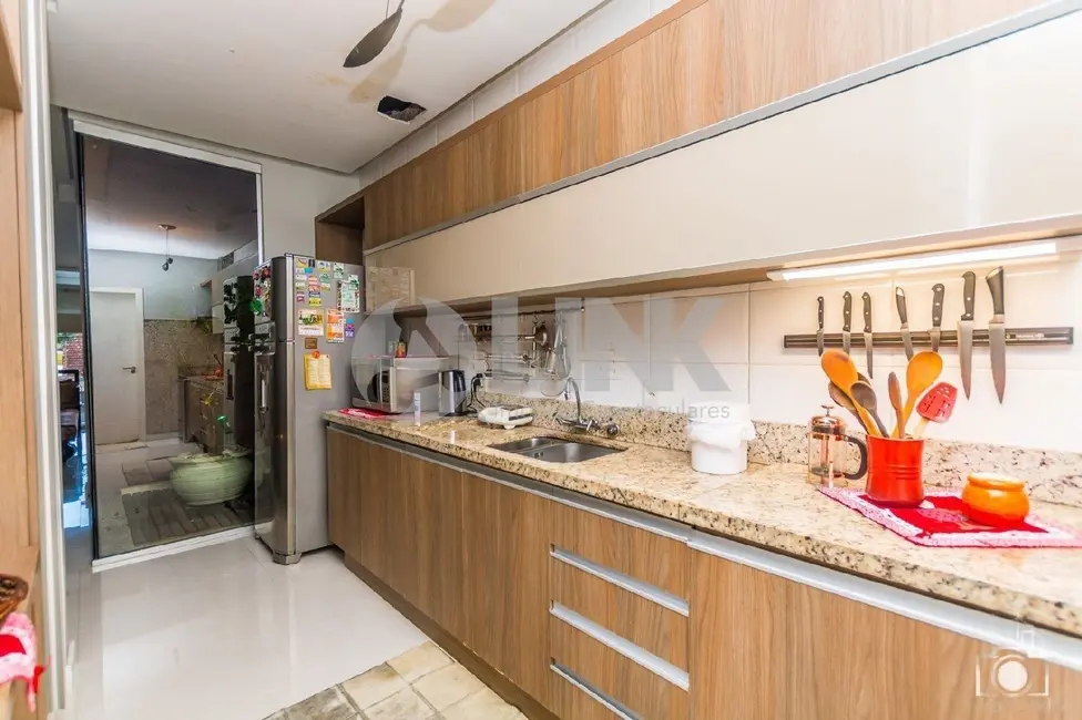 Casa com 3 quartos à venda, 280m2 em Jardim Lindóia, Porto Alegre - RS - imagem 9 Foto 9 de Casa com 3 quartos à venda, 280m2 em Jardim Lindóia, Porto Alegre - RS