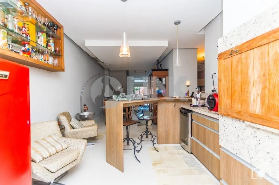 Casa com 3 quartos à venda, 280m2 em Jardim Lindóia, Porto Alegre - RS - imagem 4 Foto 4 de Casa com 3 quartos à venda, 280m2 em Jardim Lindóia, Porto Alegre - RS