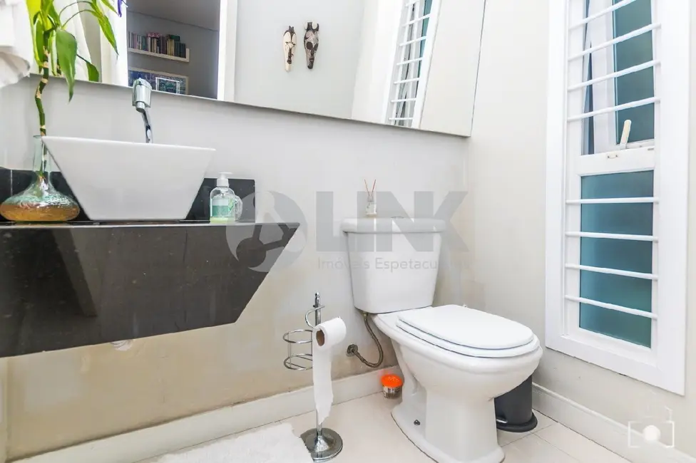 Casa com 3 quartos à venda, 280m2 em Jardim Lindóia, Porto Alegre - RS - imagem 8 Foto 8 de Casa com 3 quartos à venda, 280m2 em Jardim Lindóia, Porto Alegre - RS