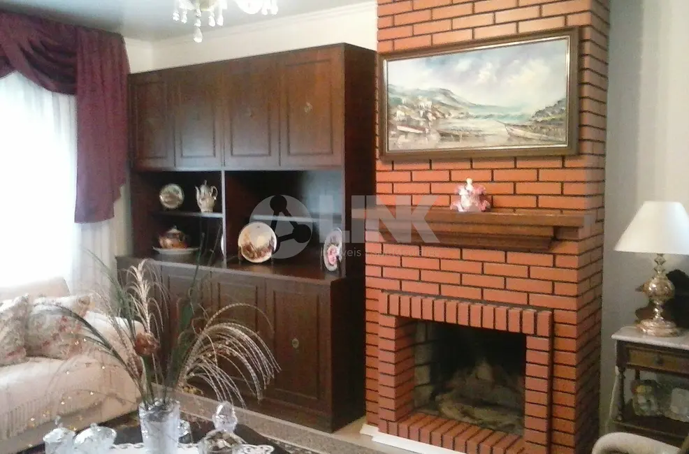 Casa com 4 quartos à venda, 303m2 em Jardim Lindóia, Porto Alegre - RS - imagem 3 Foto 3 de Casa com 4 quartos à venda, 303m2 em Jardim Lindóia, Porto Alegre - RS