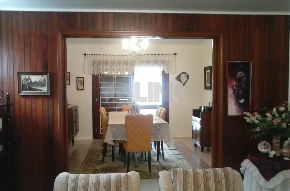 Casa com 4 quartos à venda, 303m2 em Jardim Lindóia, Porto Alegre - RS - imagem 6 Foto 6 de Casa com 4 quartos à venda, 303m2 em Jardim Lindóia, Porto Alegre - RS